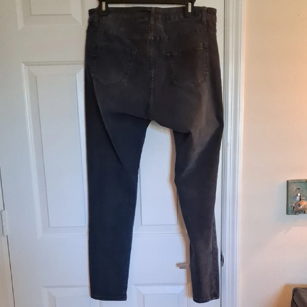 Women's Black Skinny Jeans - Picture 3 of 3
